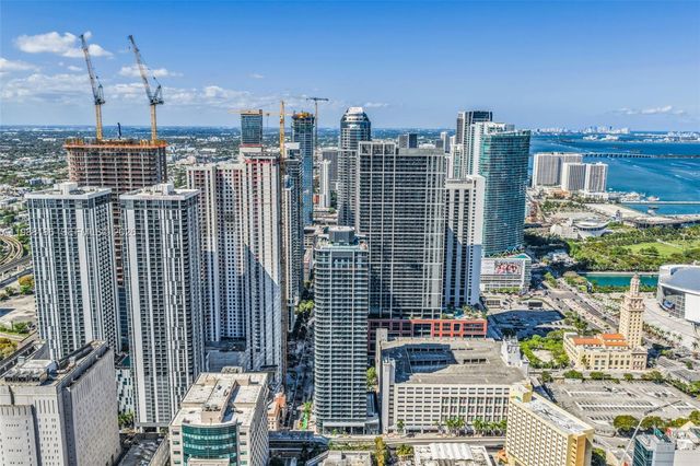 121 NE 5th St 902, Miami, FL 33132