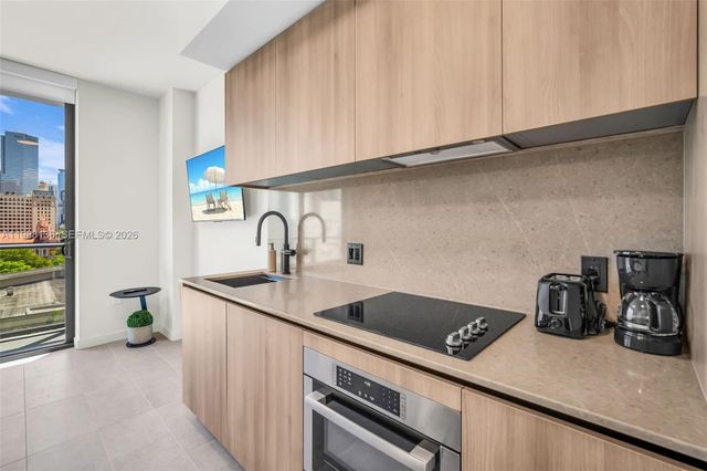 121 NE 5th St 902, Miami, FL 33132