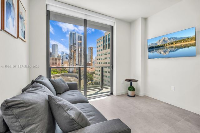 121 NE 5th St 902, Miami, FL 33132