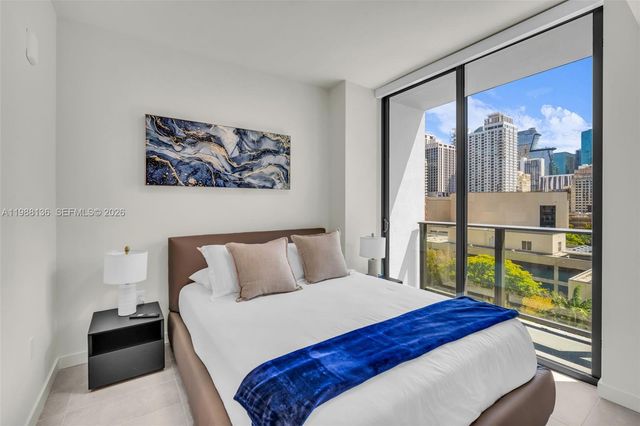 121 NE 5th St 902, Miami, FL 33132