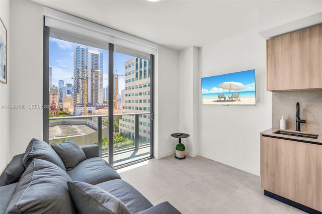 121 NE 5th St 902, Miami, FL 33132