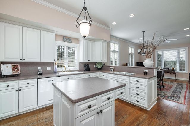 10 Granada Lane, Hot Springs Village, AR 71909