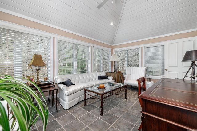 10 Granada Lane, Hot Springs Village, AR 71909