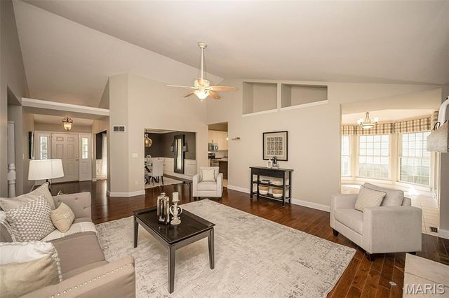 2088 Avalon Ridge Circle, Fenton, MO 63026