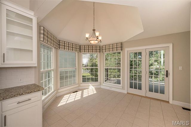 2088 Avalon Ridge Circle, Fenton, MO 63026