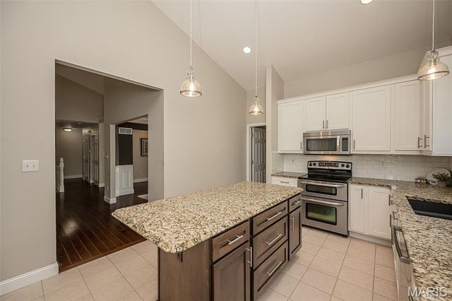 2088 Avalon Ridge Circle, Fenton, MO 63026