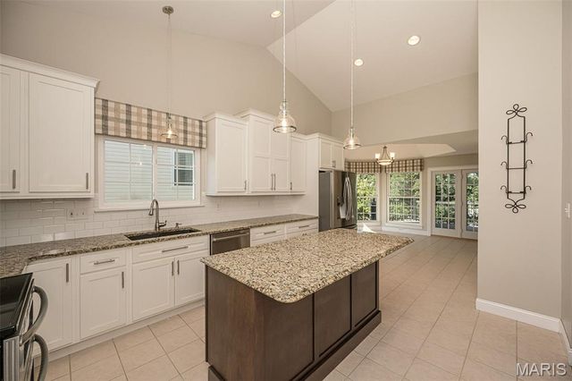 2088 Avalon Ridge Circle, Fenton, MO 63026