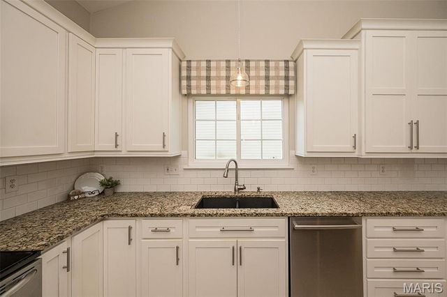 2088 Avalon Ridge Circle, Fenton, MO 63026