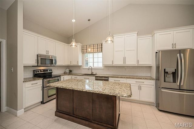 2088 Avalon Ridge Circle, Fenton, MO 63026