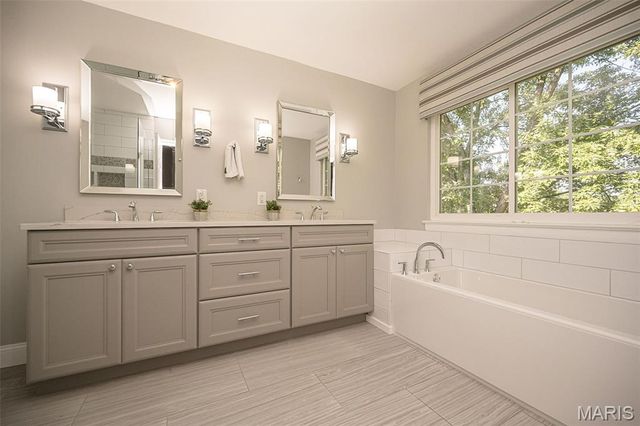 2088 Avalon Ridge Circle, Fenton, MO 63026