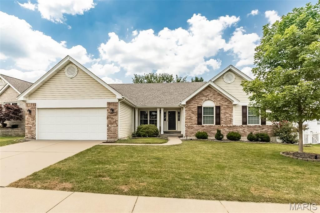 2088 Avalon Ridge Circle, Fenton, MO 63026