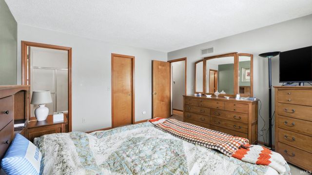 1525 Fall Creek Parkway, Fort Wayne, IN 46808