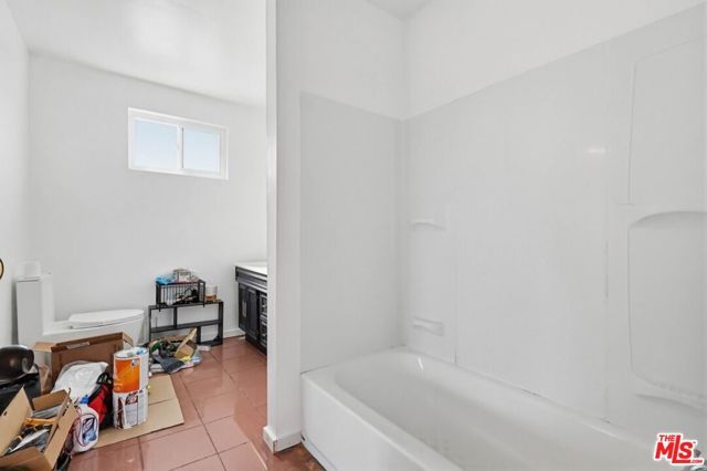 2200 Easy Avenue, Long Beach, CA 90810