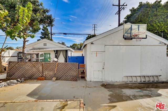 2200 Easy Avenue, Long Beach, CA 90810