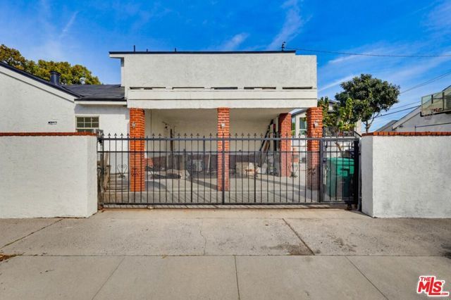 2200 Easy Avenue, Long Beach, CA 90810