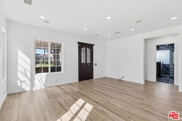 2200 Easy Avenue, Long Beach, CA 90810