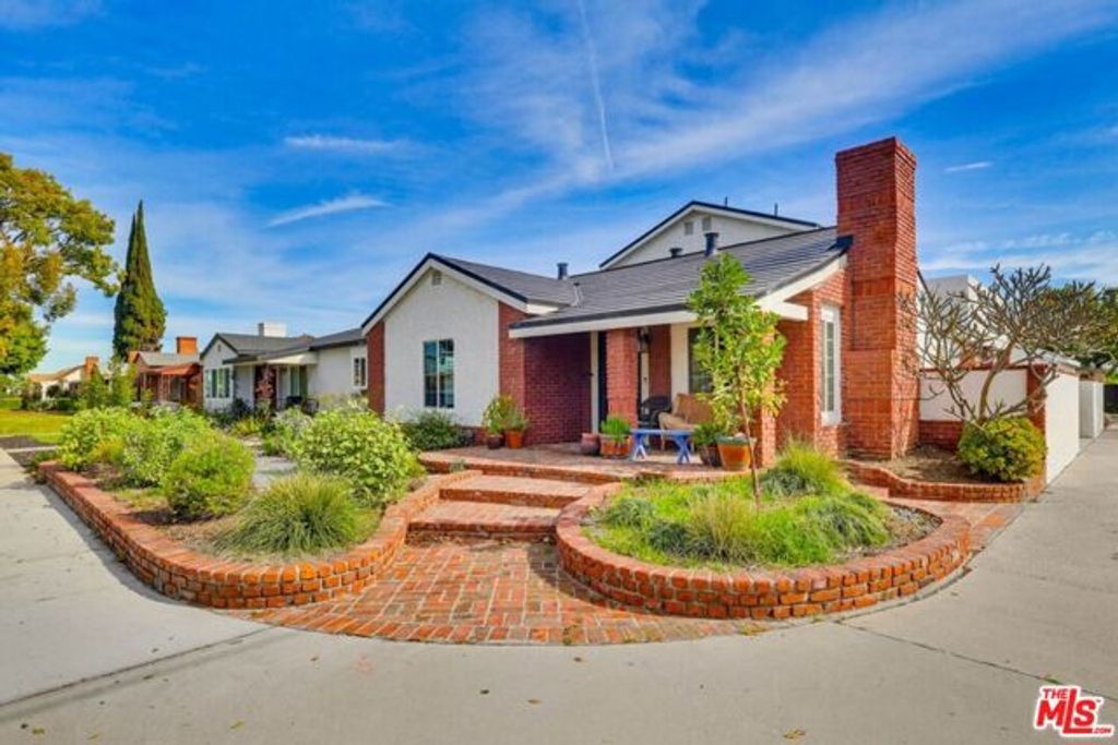2200 Easy Avenue, Long Beach, CA 90810