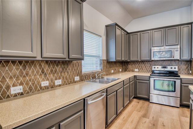 18314 S Elizabeth Shore Loop, Cypress, TX 77433