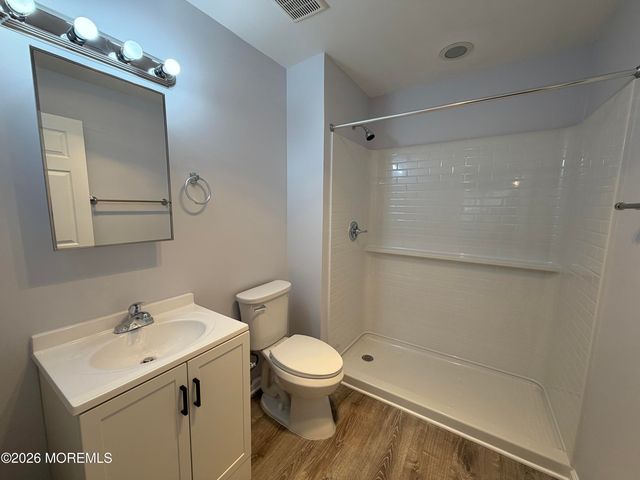 6 Nashville Court, Tinton Falls, NJ 07712