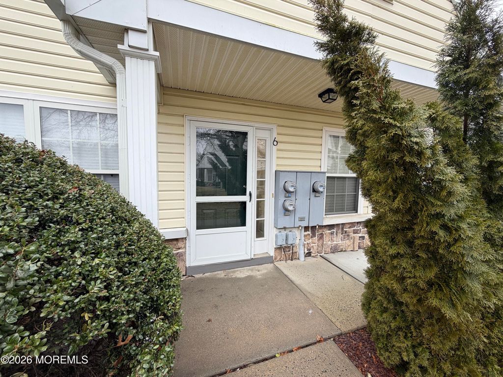 6 Nashville Court, Tinton Falls, NJ 07712