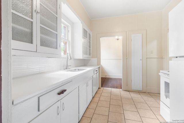 1618 W KINGS HWY # 1618, San Antonio, TX 78201