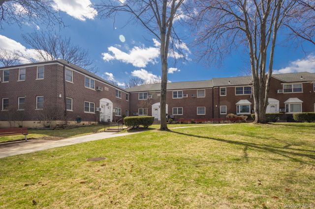 61-28 255th 1016, Little Neck, NY 11362