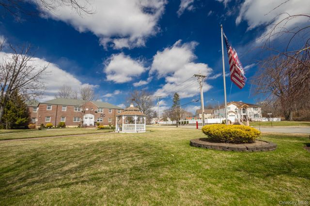 61-28 255th 1016, Little Neck, NY 11362