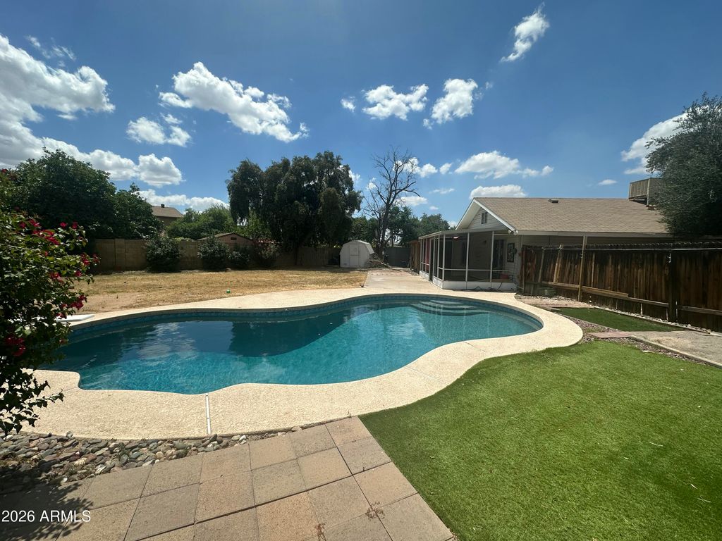 Image 11 of property listing at 4926 W JOYCE Circle, Glendale, AZ 85308