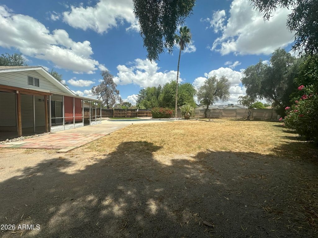 Image 13 of property listing at 4926 W JOYCE Circle, Glendale, AZ 85308