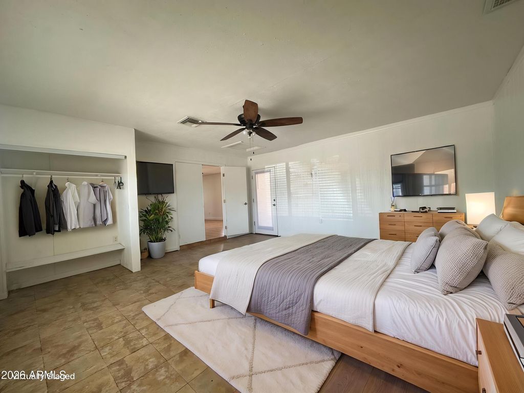 Image 6 of property listing at 4926 W JOYCE Circle, Glendale, AZ 85308
