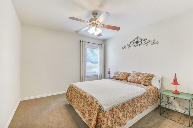 5 Stone Creek, Conroe, TX 77304