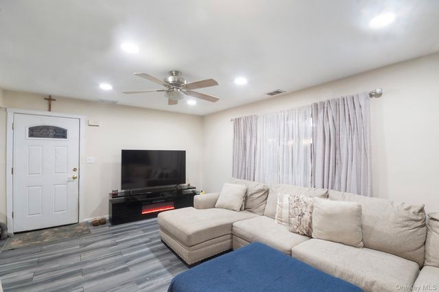 288 Feller Drive, Central Islip, NY 11722