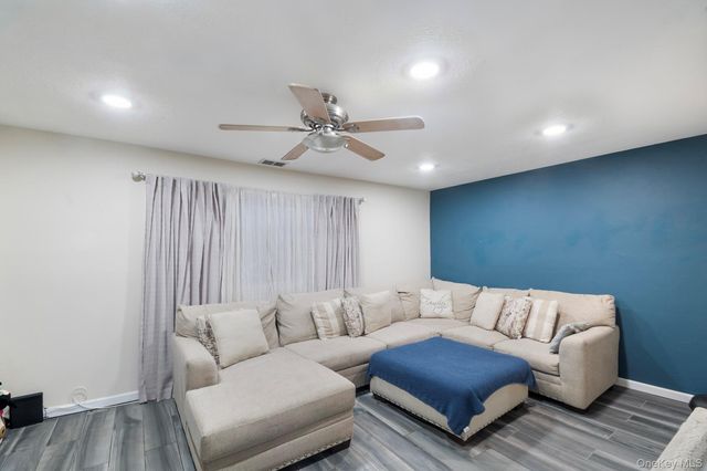 288 Feller Drive, Central Islip, NY 11722