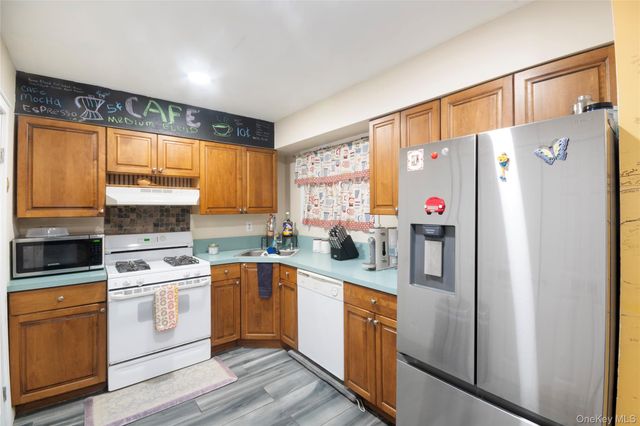 288 Feller Drive, Central Islip, NY 11722