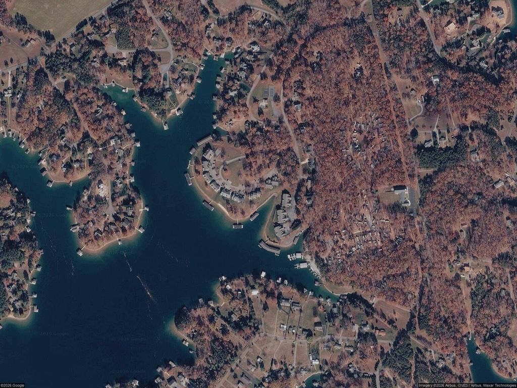 214 Blarney Stone CT E2, Huddleston, VA 24104