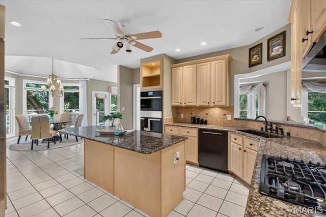 12402 Stratford Ridge Court, Creve Coeur, MO 63141