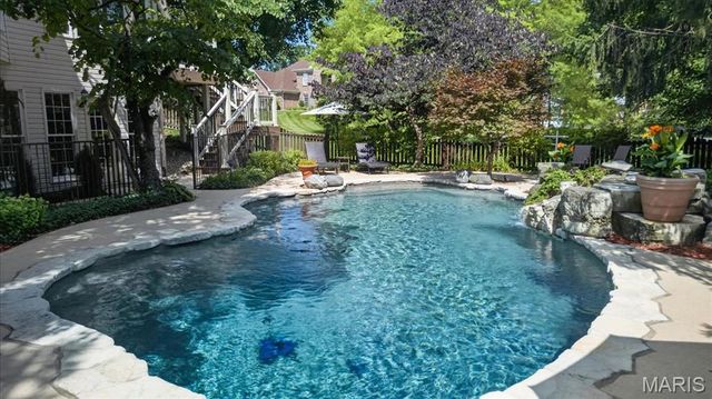 12402 Stratford Ridge Court, Creve Coeur, MO 63141