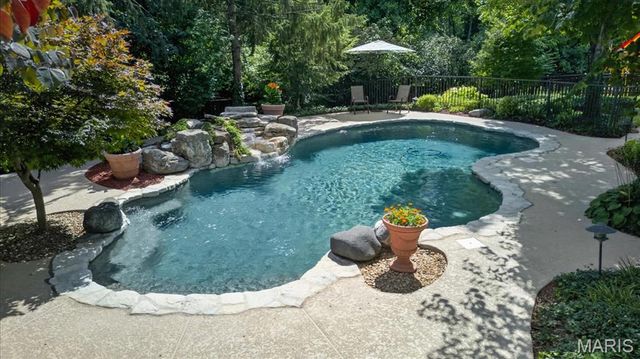 12402 Stratford Ridge Court, Creve Coeur, MO 63141