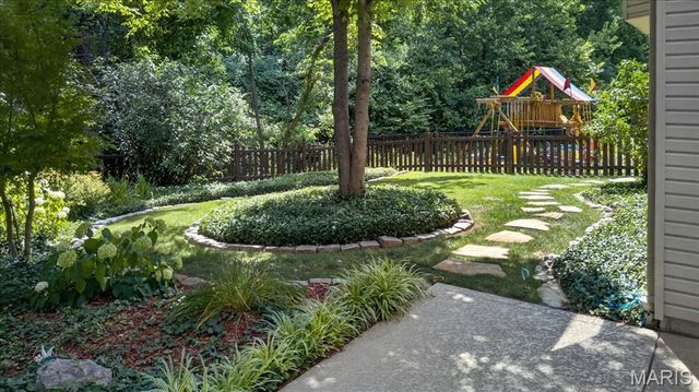12402 Stratford Ridge Court, Creve Coeur, MO 63141