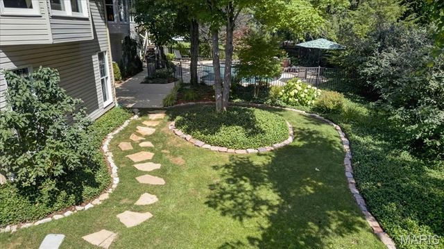 12402 Stratford Ridge Court, Creve Coeur, MO 63141