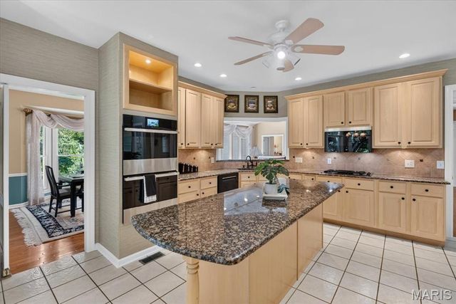 12402 Stratford Ridge Court, Creve Coeur, MO 63141