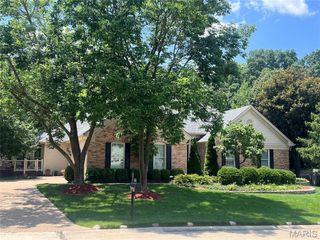 12402 Stratford Ridge Court, Creve Coeur, MO 63141