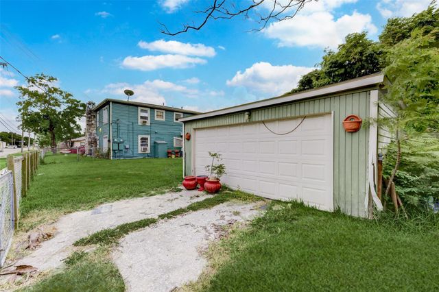 1202 Hunter Drive, Texas City, TX 77590