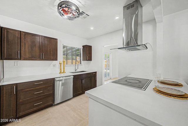 5828 W MORTEN Avenue, Glendale, AZ 85301