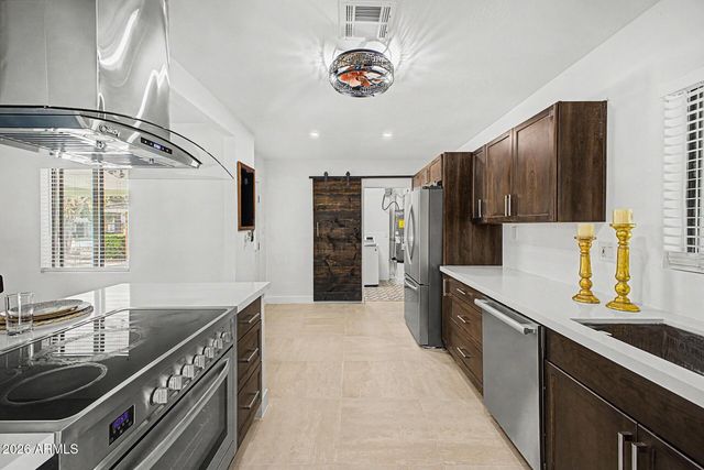 5828 W MORTEN Avenue, Glendale, AZ 85301