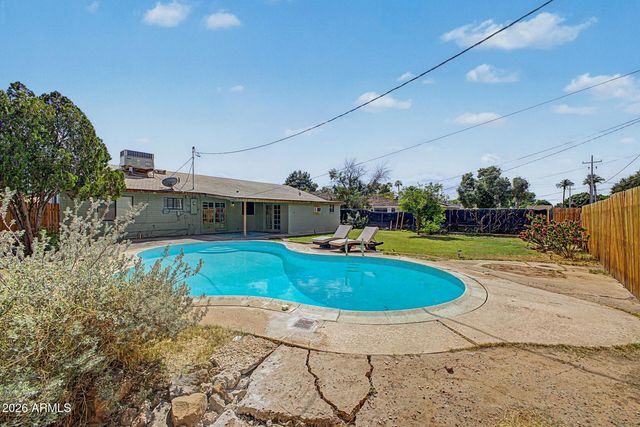 5828 W MORTEN Avenue, Glendale, AZ 85301