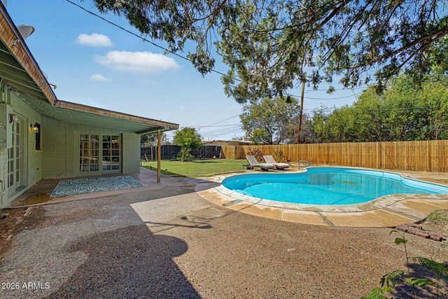 5828 W MORTEN Avenue, Glendale, AZ 85301