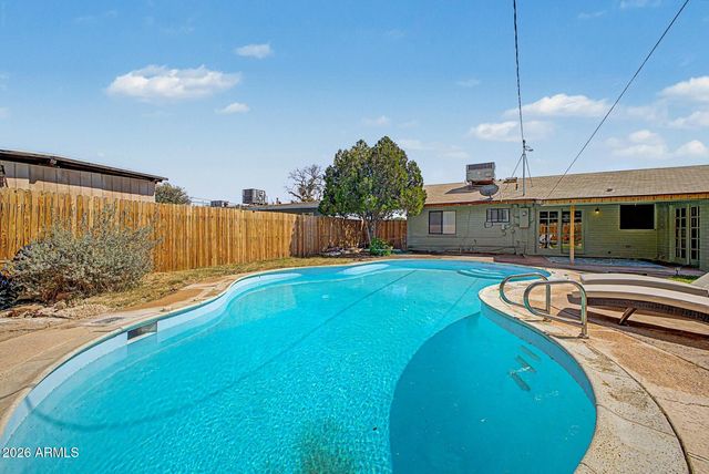 5828 W MORTEN Avenue, Glendale, AZ 85301