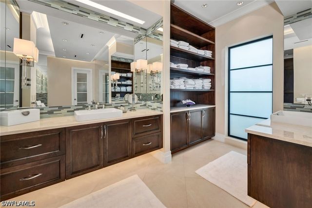 384 Edgemere WAY E, Naples, FL 34105