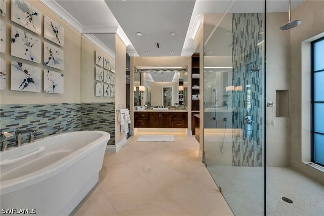 384 Edgemere WAY E, Naples, FL 34105